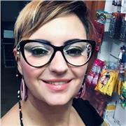 Laureata in psicologia dello sviluppo con master in criminologia insegna italiano per bambini elementari e ragazzi medie